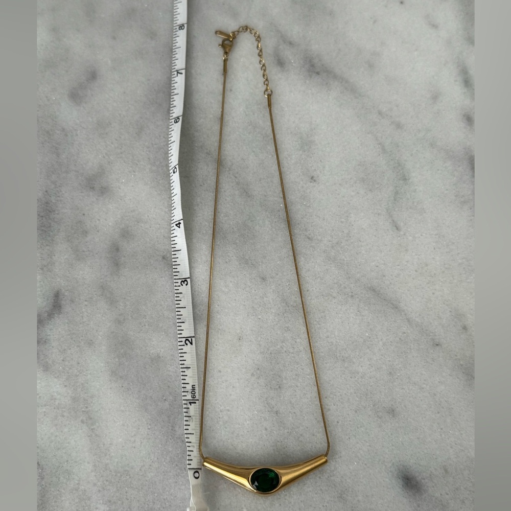 Gold Vintage Style Green Gem Necklace 

Brand New

Gold Plated Stainless Steel - Picture 3 of 6